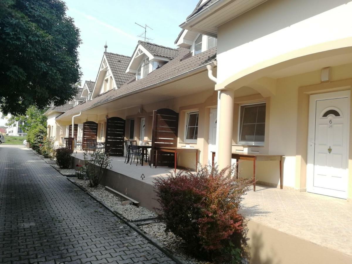Mosonmagyaróvár Ovar Apartman מראה חיצוני תמונה